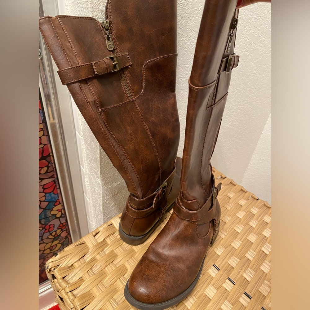 Guess boots dark brown (women’s size 8)
